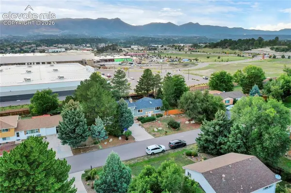 6832 Prince DR, Colorado Springs, CO 80918