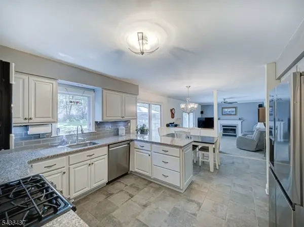 9 Chestnut Pl, Lebanon Boro, NJ 08833