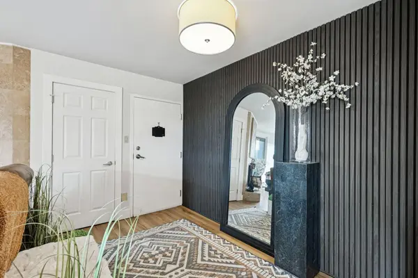 350 4 AVE NE #203,  Calgary,  AB T2E 0J3