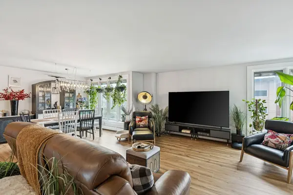350 4 AVE NE #203, Calgary, AB T2E 0J3