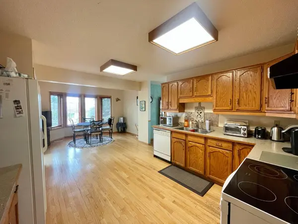 5909 11 Avenue, Edson, AB T7E 1J2
