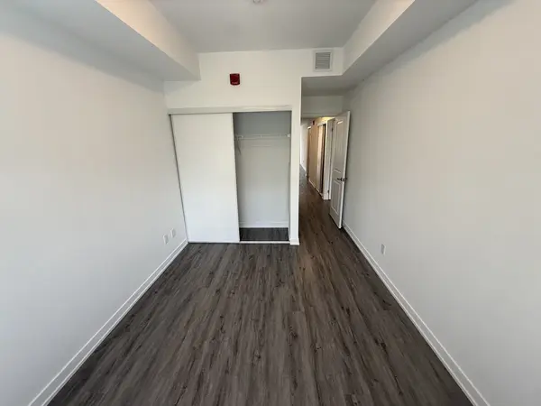 12 Marquette AVE S #6, Toronto C04, ON M6A 0E1