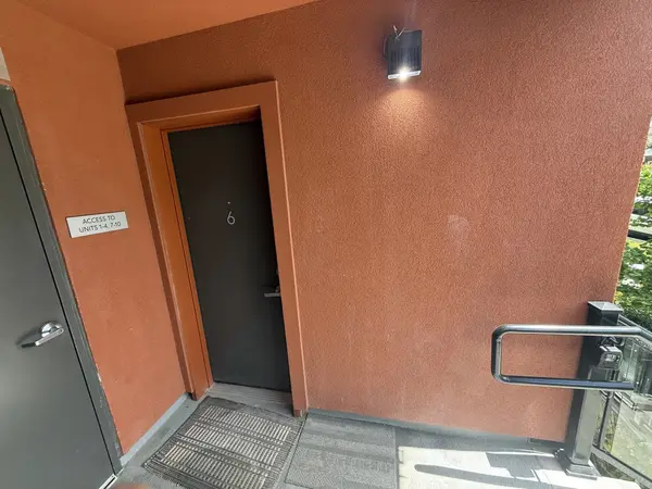 12 Marquette AVE S #6, Toronto C04, ON M6A 0E1