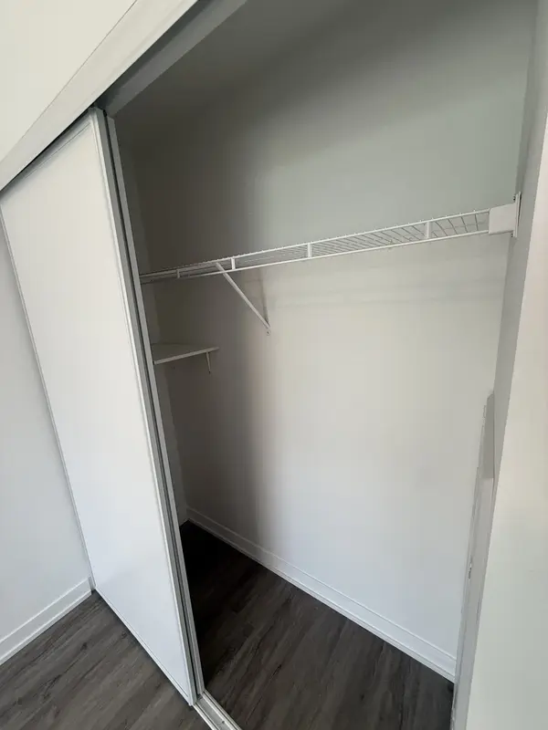 12 Marquette AVE S #6, Toronto C04, ON M6A 0E1