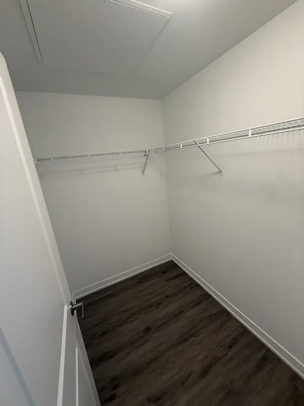 12 Marquette AVE S #6, Toronto C04, ON M6A 0E1