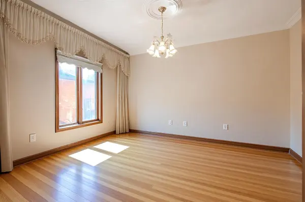 27 Mulholland AVE, Toronto W04, ON M6A 2S1