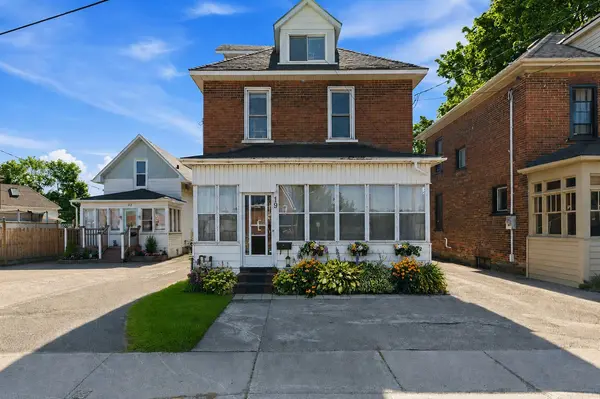 19 Leeds ST, Smiths Falls, ON K7A 2M6