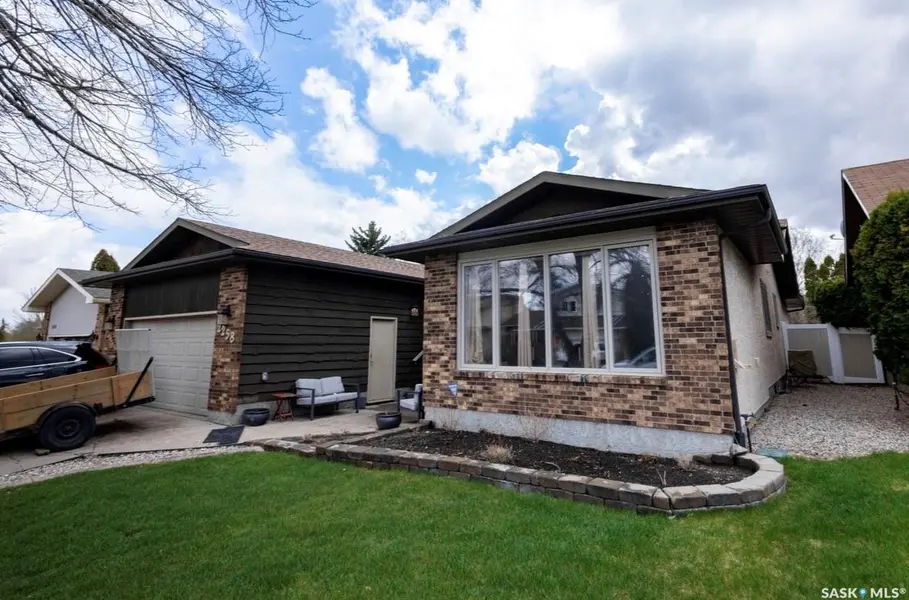 2258 Newis BAY E, Regina, SK S4V 0S5