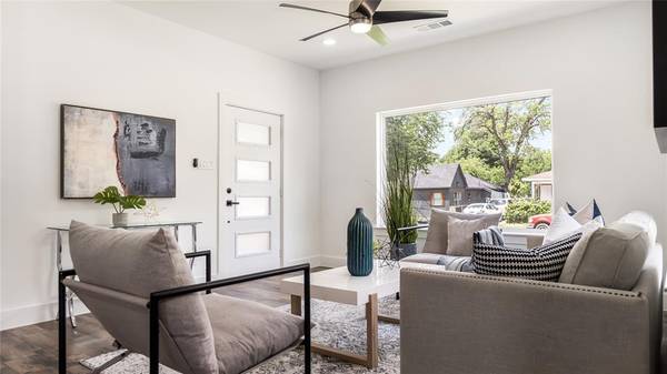 920 S Montreal Avenue, Dallas, TX 75208