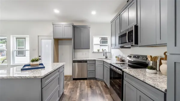 920 S Montreal Avenue, Dallas, TX 75208