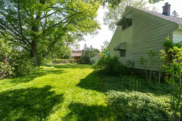 1481 Garnet AVE, Mississauga, ON L5G 4C5