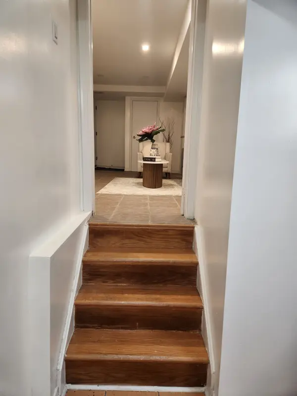2814 Windjammer RD #Basement, Mississauga, ON L5L 1T7