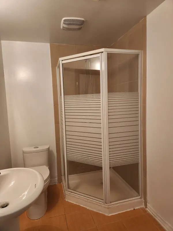 2814 Windjammer RD #Basement, Mississauga, ON L5L 1T7