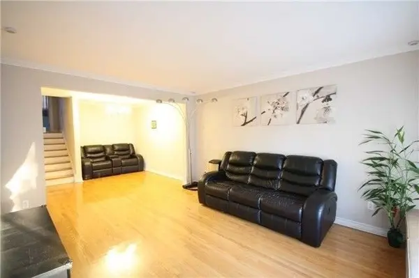 990 Fourth ST, Mississauga, ON L5E 1J9