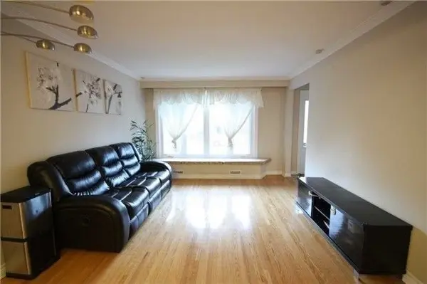 990 Fourth ST, Mississauga, ON L5E 1J9