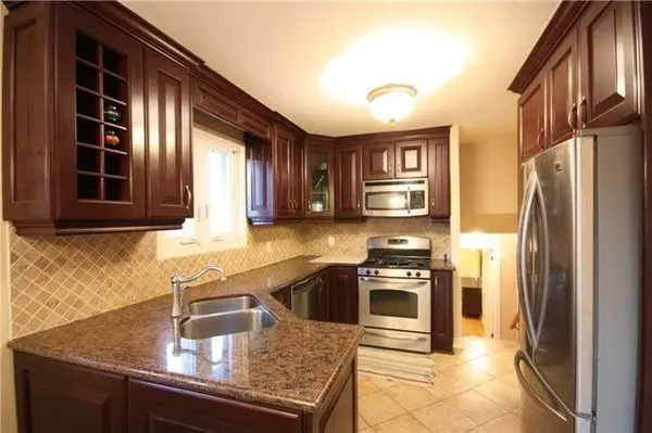 990 Fourth ST, Mississauga, ON L5E 1J9