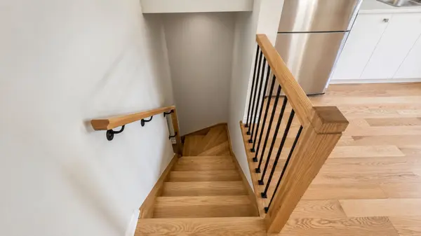 5925 Saigon ST, Mississauga, ON L5V 2V9