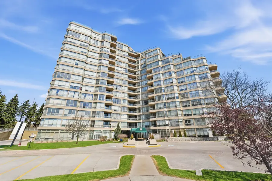 20 Guildwood Pkwy #PH1, Toronto E08, ON M1E 5B6