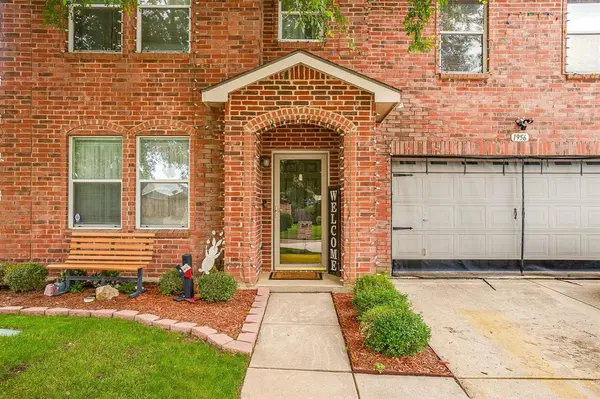 1956 Lariat Drive, Fort Worth, TX 76247