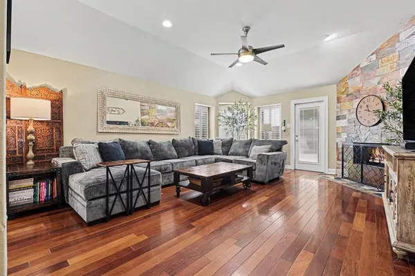 2759 Waterway Drive, Grand Prairie, TX 75054