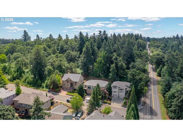 402 LA CRESTA DR SE, Salem, OR 97306
