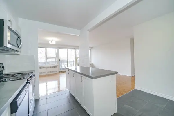 10 Shallmar BLVD #705, Toronto C04, ON M5N 1J4