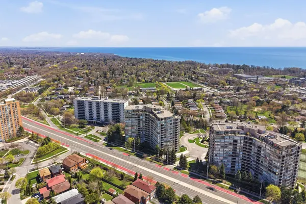 20 Guildwood Pkwy #PH1, Toronto E08, ON M1E 5B6