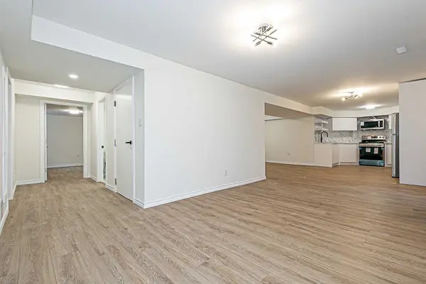 25 Briardale PL, Aurora, ON L4G 6M4