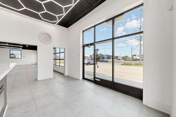 1502 Speers RD, Oakville, ON L6L 2X7