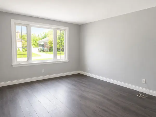 53 Shadyside AVE, Hamilton, ON L8V 3E2
