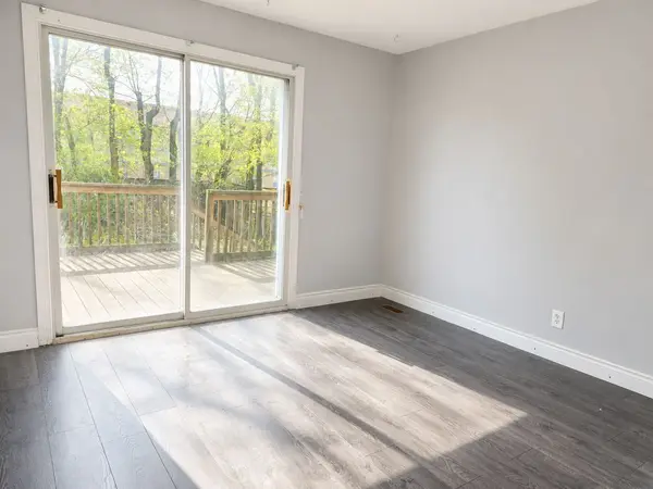 53 Shadyside AVE, Hamilton, ON L8V 3E2