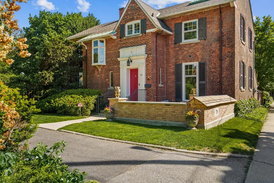 15 Trafalgar ST, St. Catharines, ON L2R 3L9