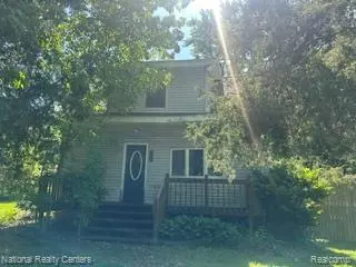20 Crescent Lake RD, Waterford Charter Township, MI 48327