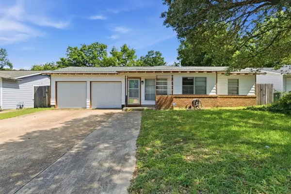 736 Oak Drive, Hurst, TX 76053