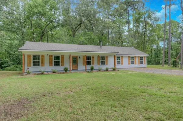 2130 Twin Lake Drive, Bossier City, LA 71006