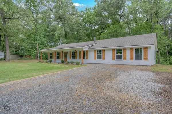 2130 Twin Lake Drive, Bossier City, LA 71006