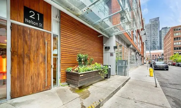 21 Nelson ST #823, Toronto C01, ON M5V 3H9