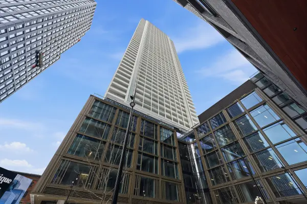88 Queen ST E #4711, Toronto C08, ON M5C 0B6