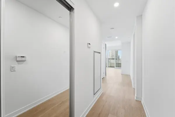 88 Queen ST E #4711, Toronto C08, ON M5C 0B6