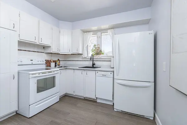 32 Admiral RD, Ajax, ON L1S 2N9