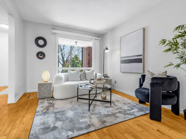 56 Oakmount CRES, Vaughan, ON L4K 2C3