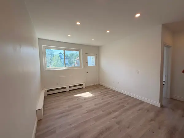 252 Mississaga ST W #9, Orillia, ON L3V 3B8
