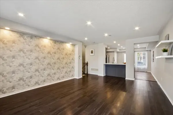 3100 Thomas ST #7, Mississauga, ON L5M 0T2
