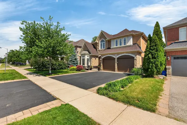 2431 Castlebrook RD, Oakville, ON L6M 4Z2