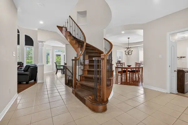 2431 Castlebrook RD, Oakville, ON L6M 4Z2