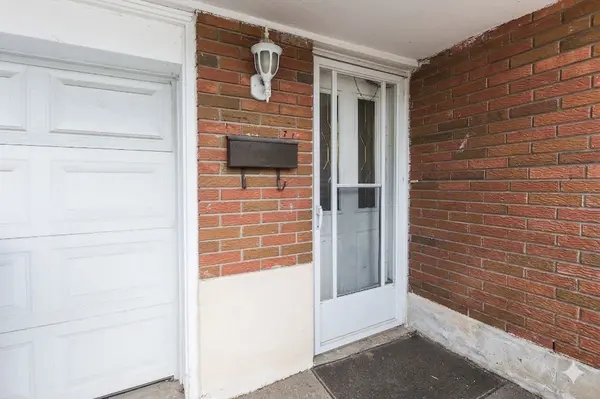 783 Annamore RD, Mississauga, ON L4Y 2V6