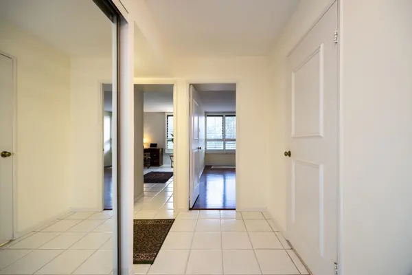 1300 Bloor ST #306, Mississauga, ON L4Y 3Z2