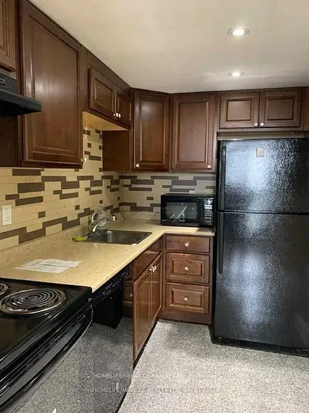 115 Hillcrest AVE #1012, Mississauga, ON L5B 3Y9