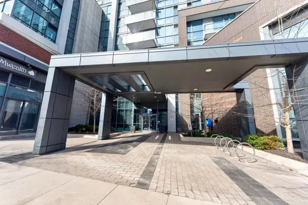 1 Hurontario ST #306, Mississauga, ON L5G 3G8