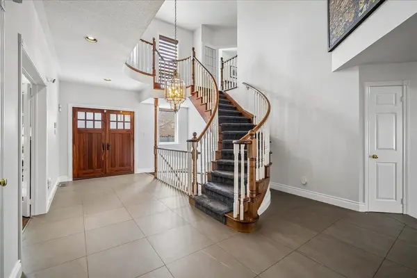 2203 Winding Woods DR, Oakville, ON L6H 5T9